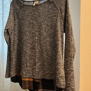 Size small women’s long sleeved shirt. Zipper detailing. Like new.